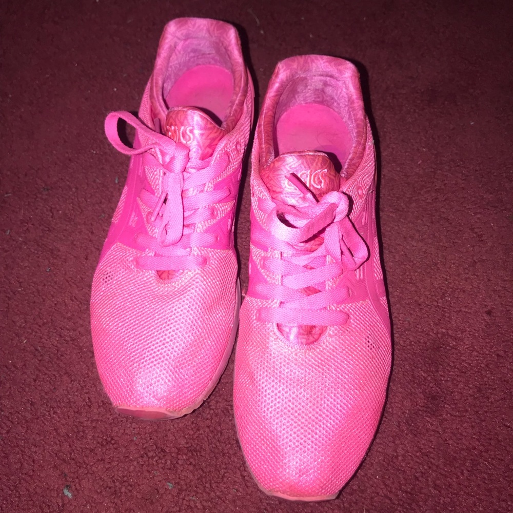 Neon pink ASICS gel-Kayano trainer evo. - Picture 1 of 2